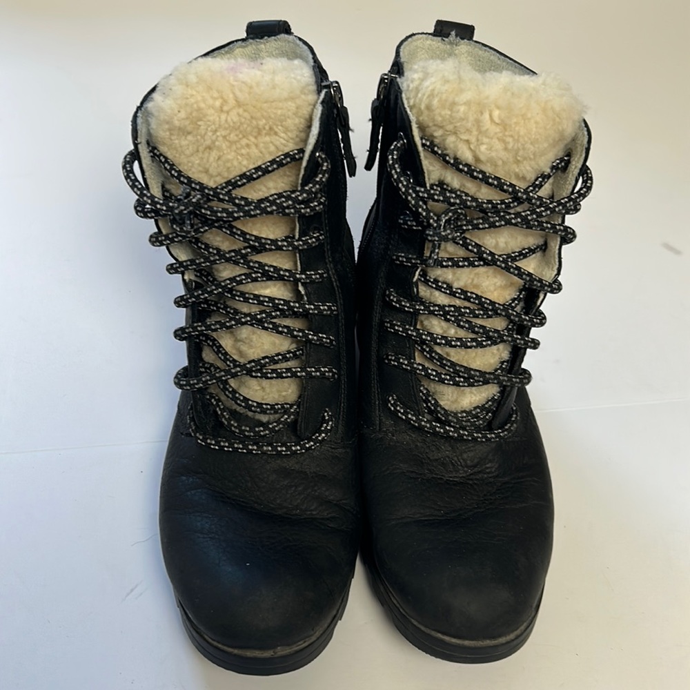 SOREL black leather lace/zip boots with sherpa tongue size 7